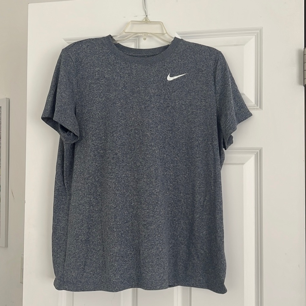 Women’s Nike t-shirt, size XL